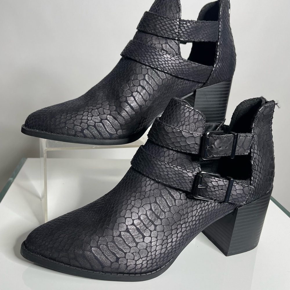 NEVER WORN Black Animal Print Vegan Faux Leather Ankle Winter Fall Booties